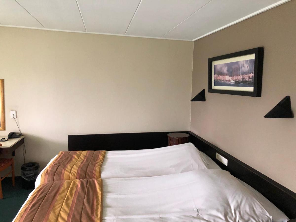 Hotel2Heerenveen Bagian luar foto